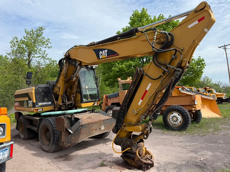 caterpillar-m318-image-6