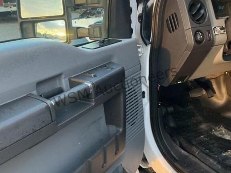 2012-ford-f550-image-30
