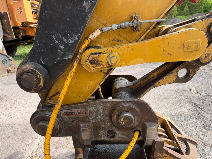 caterpillar-m318-image-12