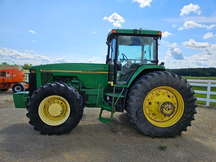 john-deere-8300-image-2