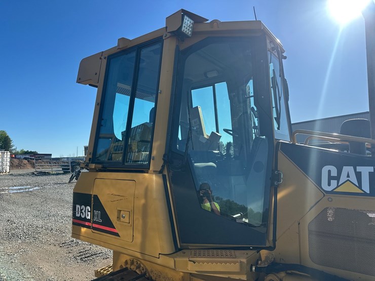 2004-caterpillar-d3g-xl-image-12