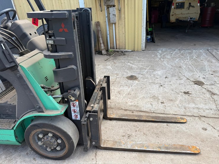 #1364-•-misubishi-fgc25n-forklift-image-11