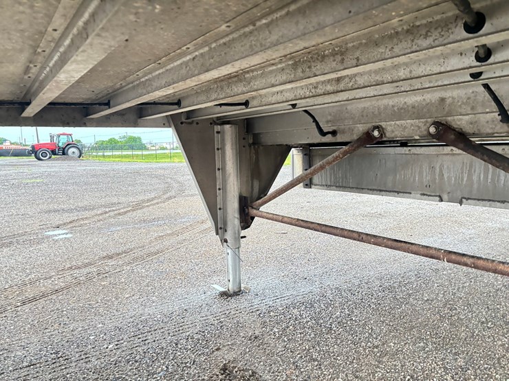 2017-eby-livestock-trailer-image-24
