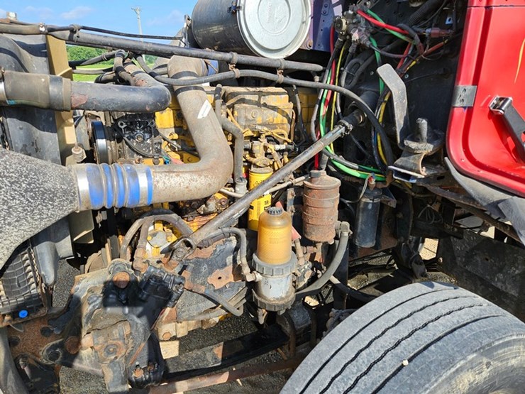 2002-freightliner-fld112-image-11