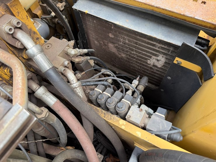 caterpillar-m318-image-85