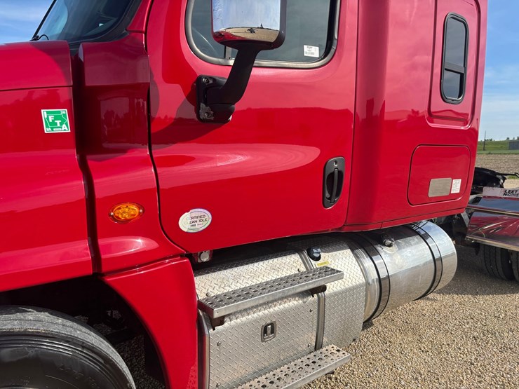 2017-freightliner-cascadia-125-image-8