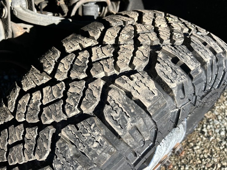 2020-chevrolet-3500-image-59