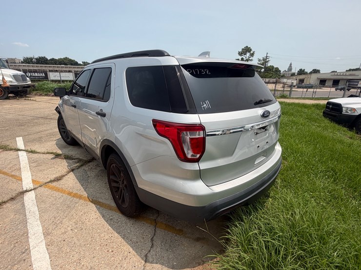 2017-ford-explorer-image-4