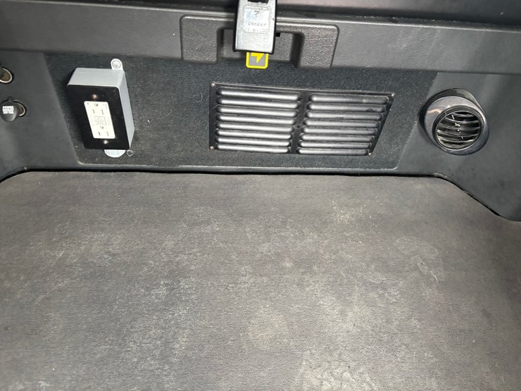 2021-freightliner-cascadia-126-image-68