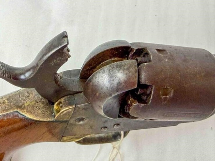 colt-revolver-image-23
