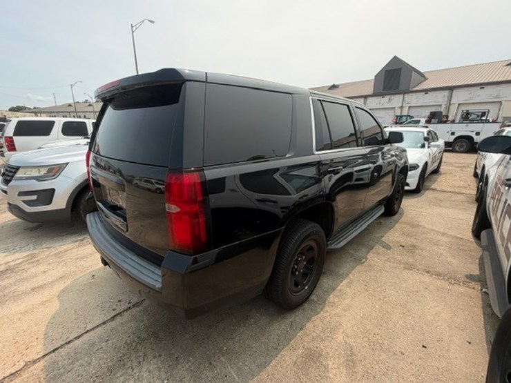 2017-chevrolet-tahoe-image-3