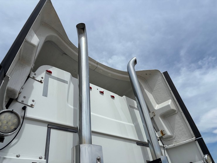 2020-western-star-5700xe-image-77