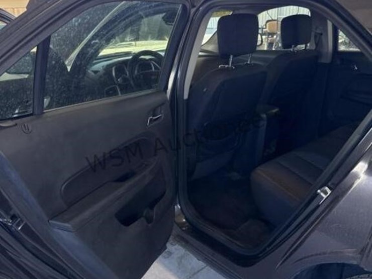 2016-chevrolet-equinox-ls-image-25