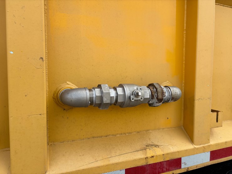 2005-gmc-t7500-image-75