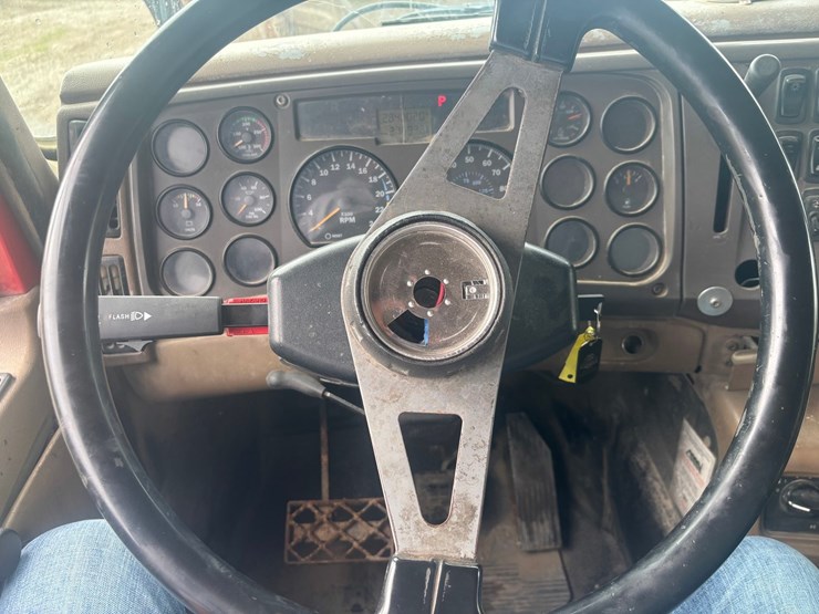 2004-mack-granite-cv713-image-43