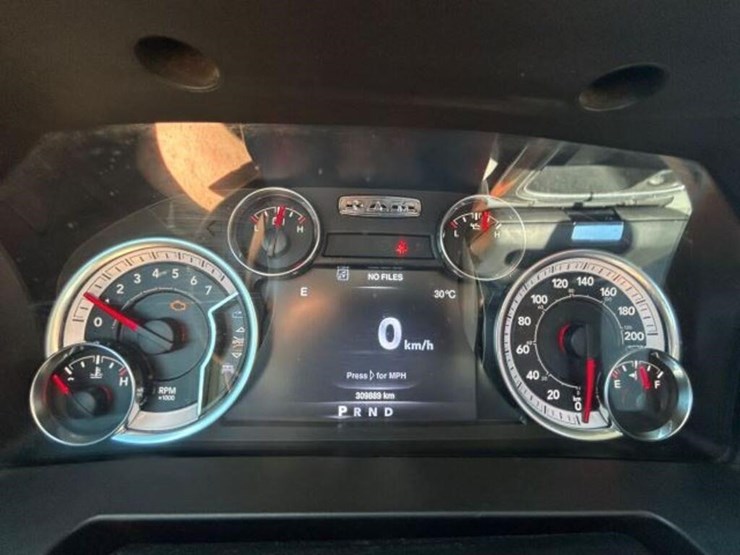 2021-ram-1500-classic-image-13
