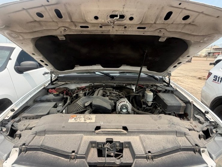 2011-chevrolet-tahoe-image-28
