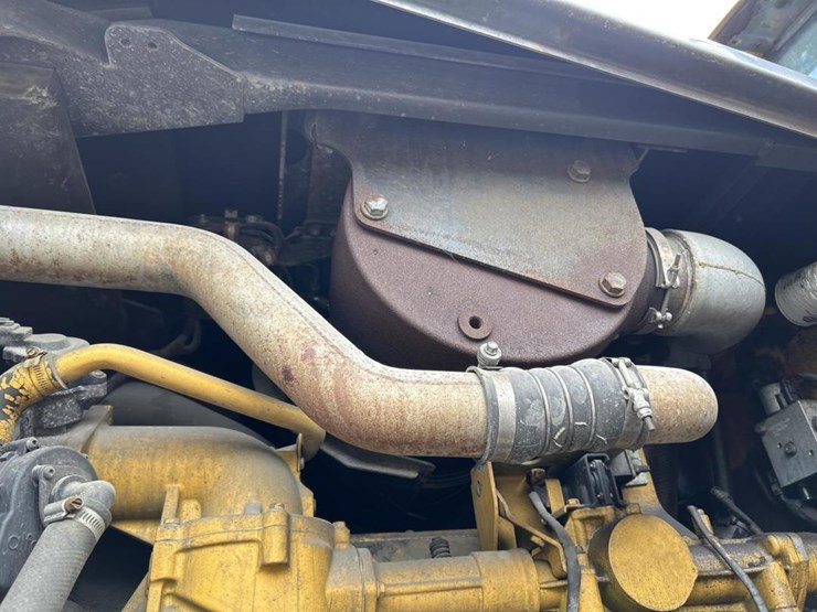 2014-deere-824k-image-53