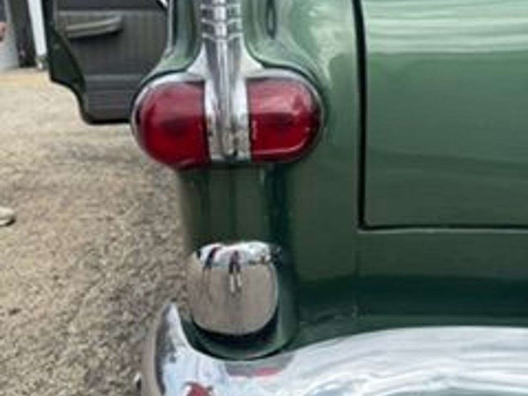 1951-packard-four-door-sedan-image-10