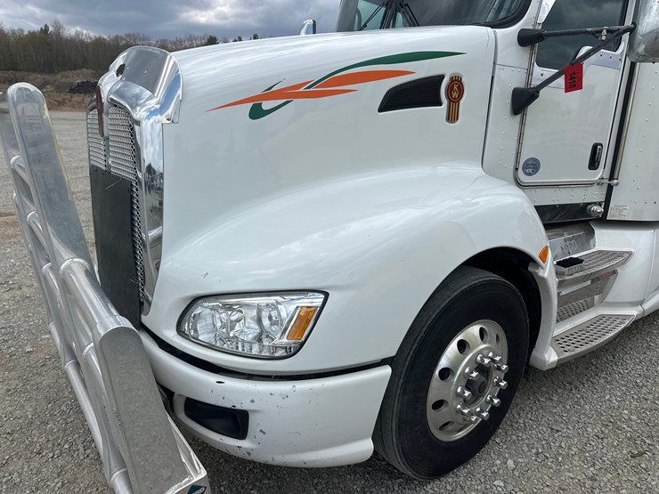 2014-kenworth-t660-image-10