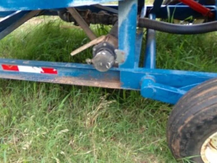 2-cone-2500-gal-fertilizer-tanks-on-trailer-image-9