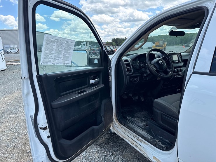 2019-dodge-3500-image-42