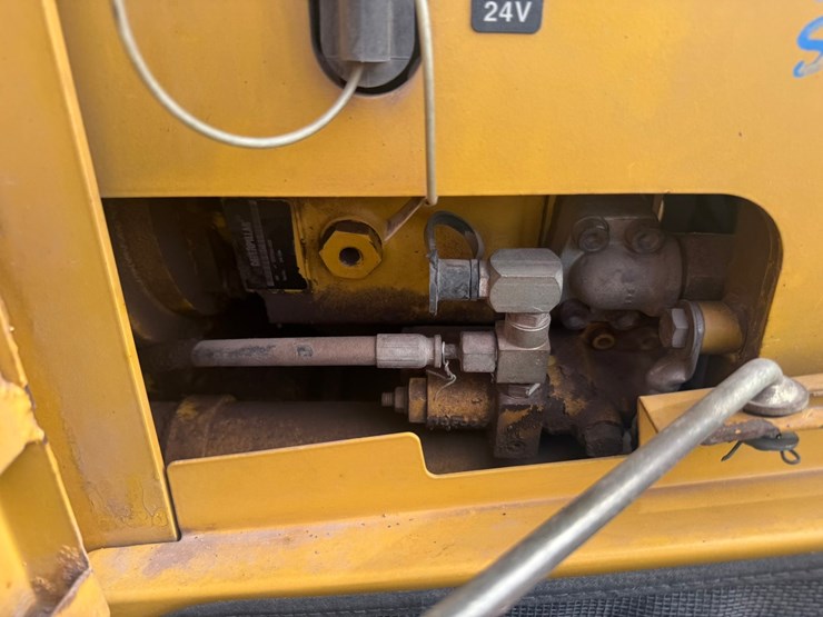 caterpillar-160m-image-143