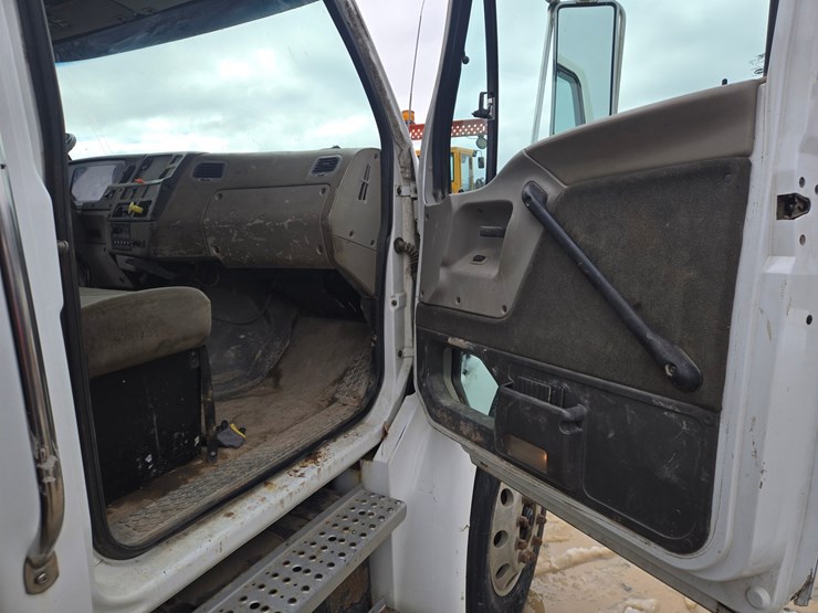 #60855-•-2002-sterling-flatbed-truck-image-55