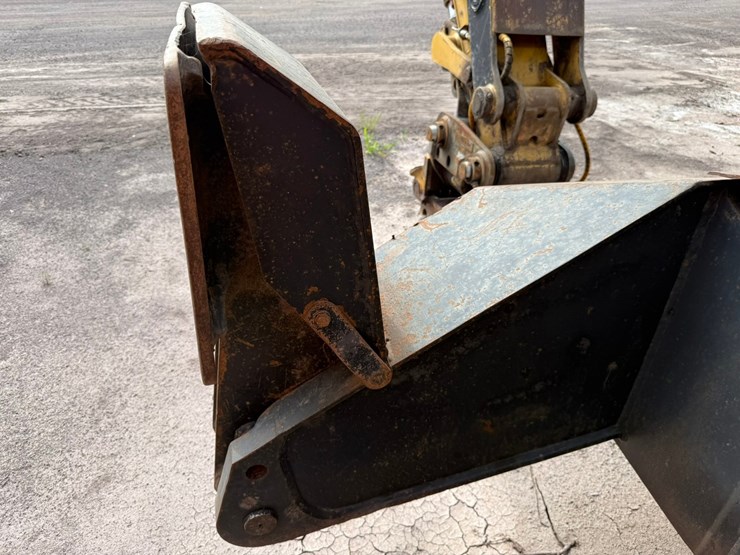 caterpillar-m318-image-33