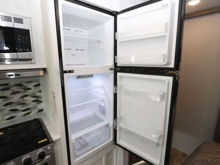 2024-ford-transit-image-32