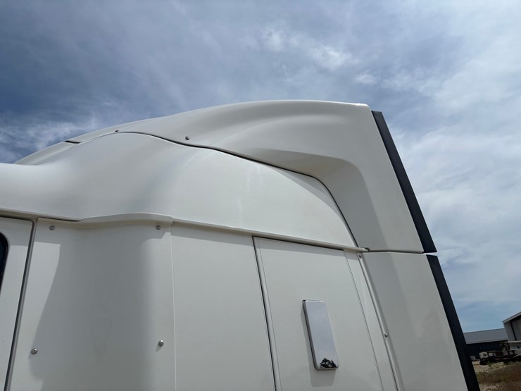 2020-western-star-5700xe-image-12