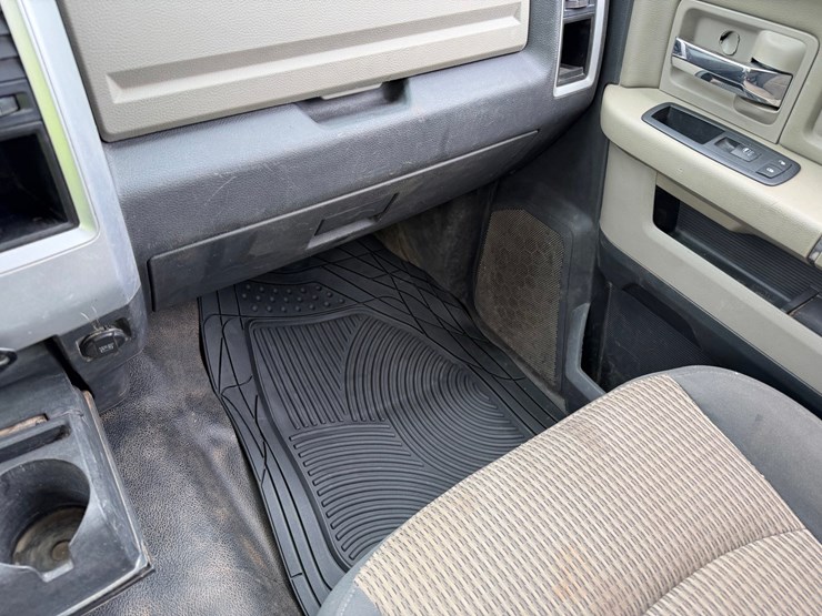 2011-ram-4500-slt-image-39