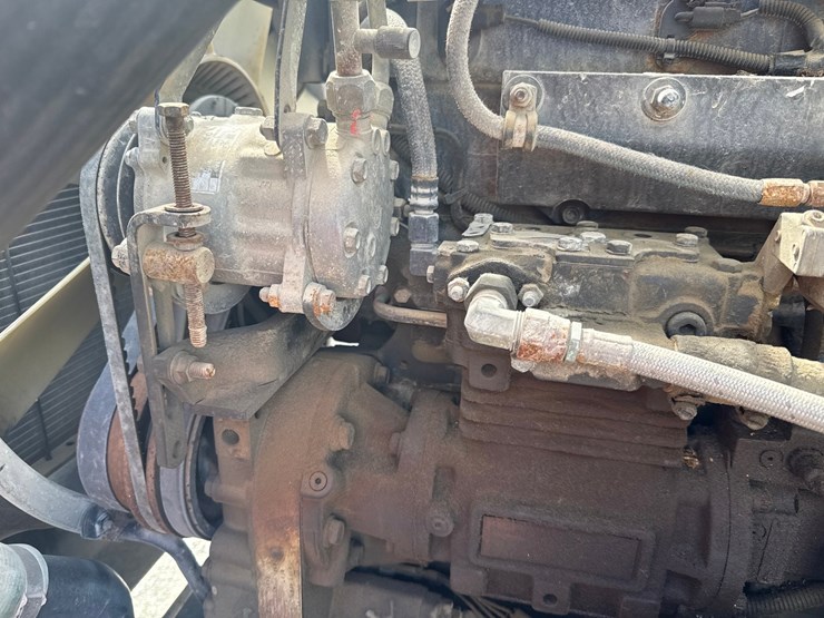 1999-volvo-wg64-image-16