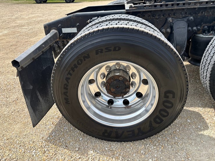 2020-western-star-5700xe-image-110