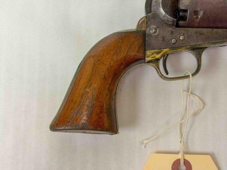 colt-revolver-image-16