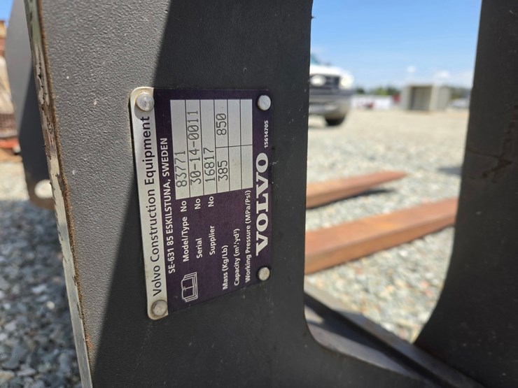 #6029-•-approx.-57"-volvo-83771-loader-quick-attach-pallet-forks-image-6