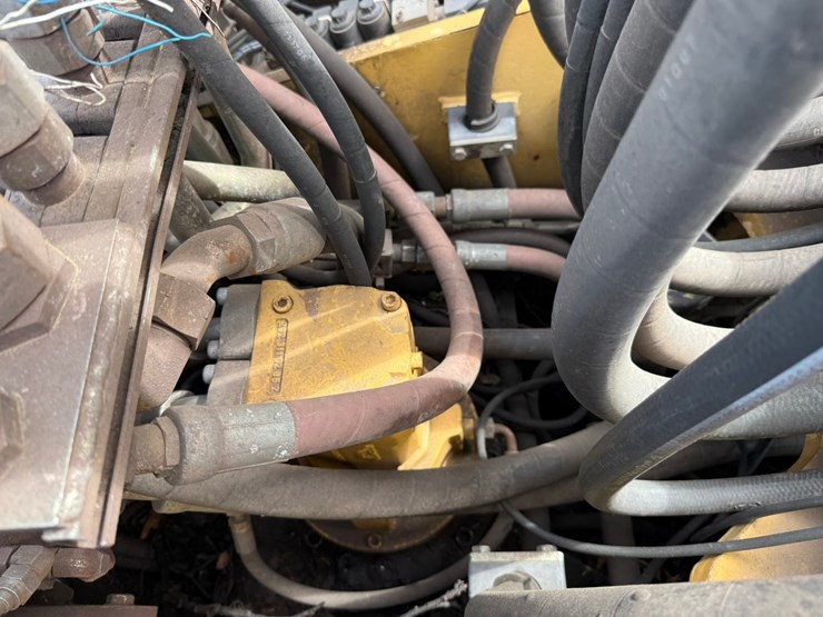 caterpillar-m318-image-87