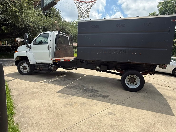 #1404-•-2006-gmc-6500-chip-box-truck-image-6