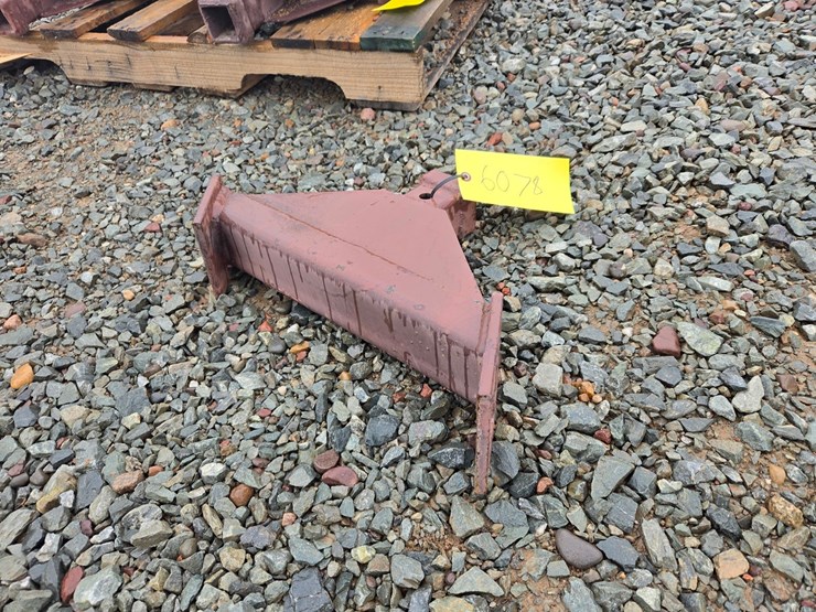 #6079-•-unused-2"-skid-steer-hitch-adapter-image-3