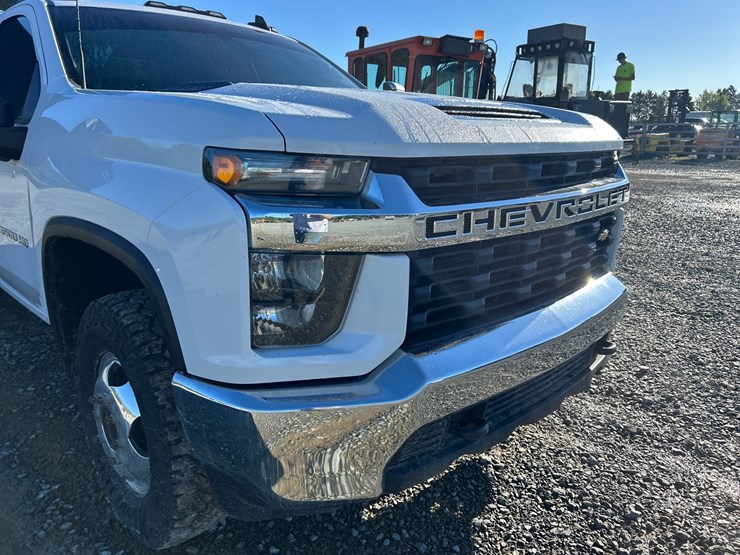 2020-chevrolet-3500-image-14