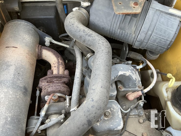 2005-new-holland-ls185b-image-16