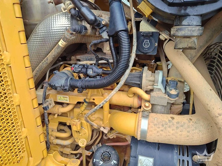 2020-caterpillar-d2-image-8
