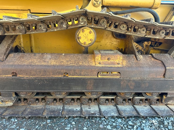 2004-caterpillar-d3g-xl-image-47