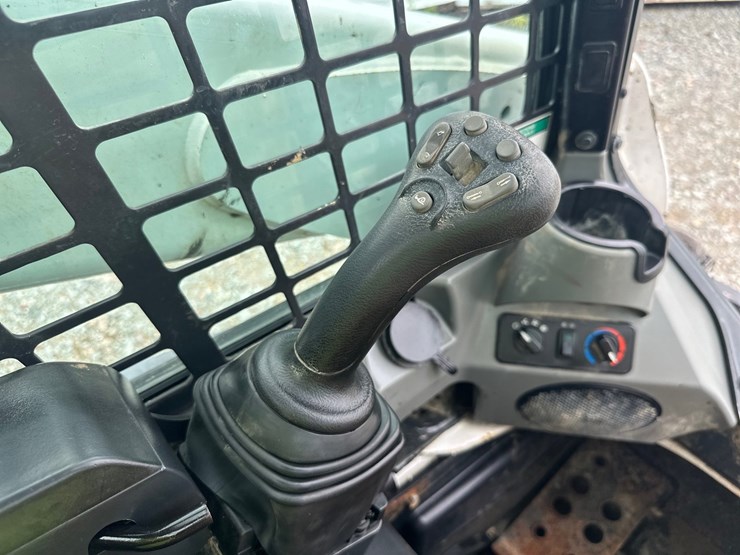 2020-bobcat-t740-image-28