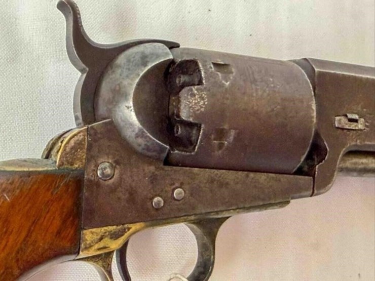 colt-revolver-image-18