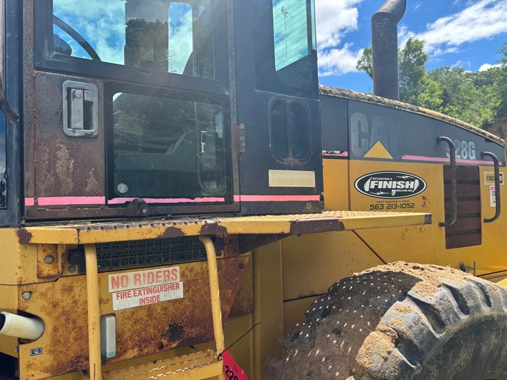 caterpillar-928g-image-12