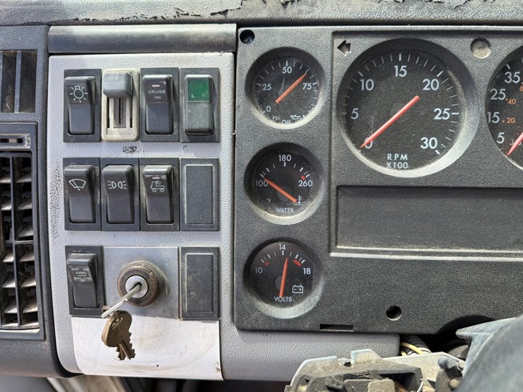 #1361-•-1995-freightliner-fuel-truck-image-55