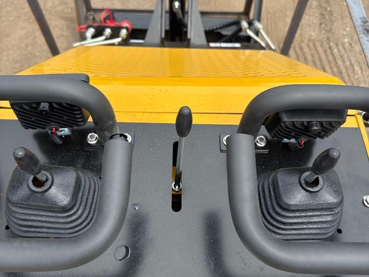new-agt-co-mini-stand-on-skidloader-model-mx-crt23-image-8