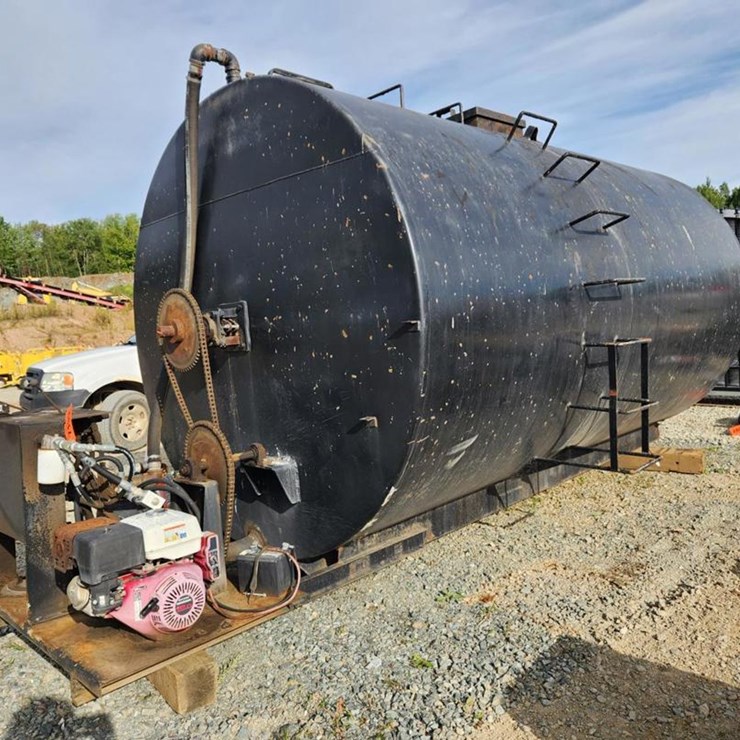 #5073 • 4400 Gallon Seal Coat Tank