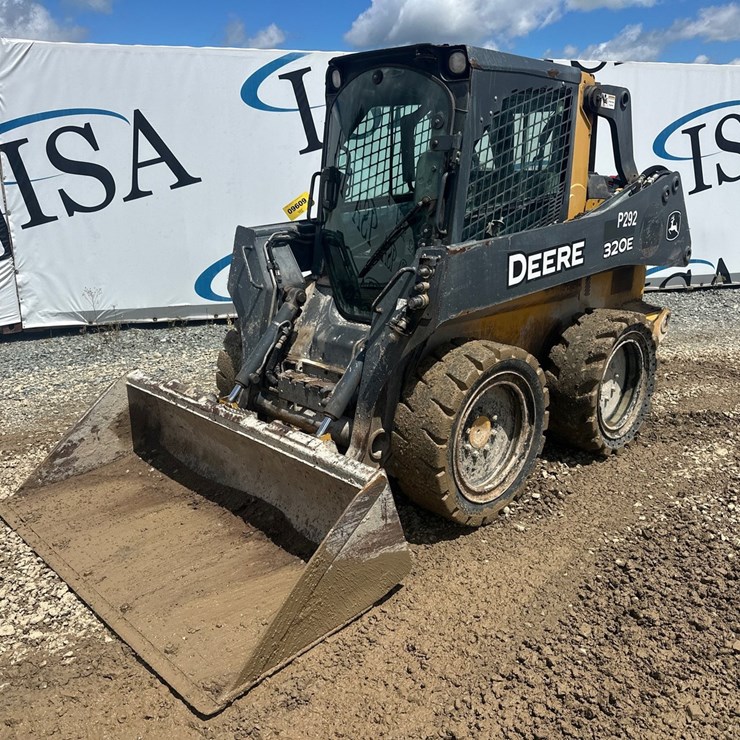 2015 DEERE 320E